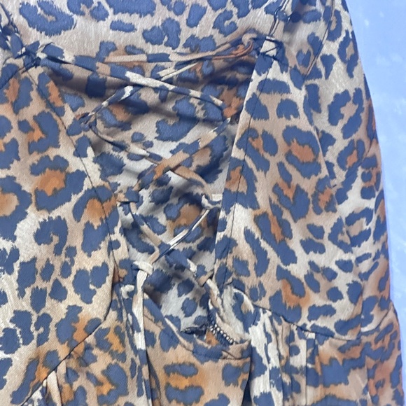 Heart & Hips Animal Print Flirty Lace Up Back Mini Dress Small - Picture 14 of 14